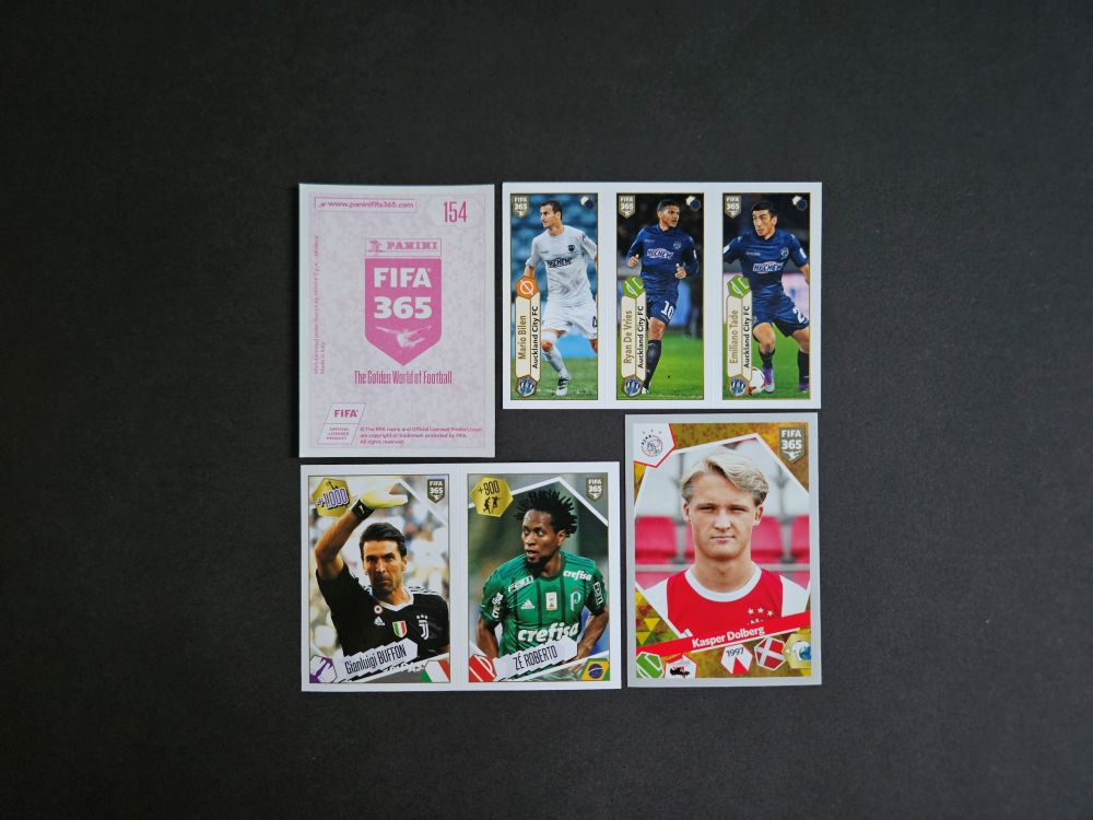 Panini: FIFA 365 2018 (European edition, pink backside)